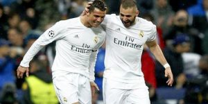 بنزيما يقدم النصيحة للاعبي اليونايتد والمدرب للاستفادة من رونالدو
