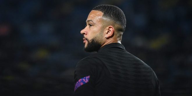 برشلونة على أعتاب التخلص من منبوذ تشافي ، وديباي قد يكون الحل السحري