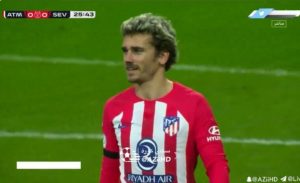 شاهد: جريزمان يُضيع ركلة جزاء بطريقة عجيبة أمام إشبيلية بكأس ملك إسبانيا.