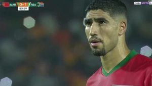 شاهد: ركلة جزاء المغرب المصيرية أمام جنوب افريقيا في ثمن نهائي كأس افريقيا والتي أضاعها اشرف حكيمي بشكل غريب.