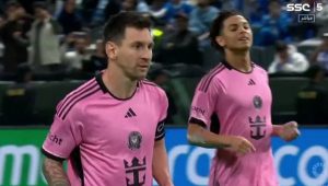 شاهد: هدف ميسي في مرمي الهلال السعودي وردة فعل الجماهير الهلالية في مشهد تاريخي.