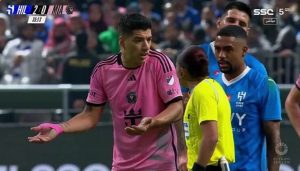 شاهد: هدف سواريز الغريب في مرمي الهلال السعودي والعجب الذي حدث مع حكمة المباراة.