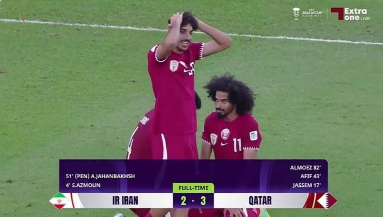 لحظة إطلاق صافرة النهاية وإعلان تأهل قطر إلي نهائي كأس آسيا لملاقاة الاردن وردة فعل وتعليق جنوني وتاريخي واسطوري من خليل البلوشي.