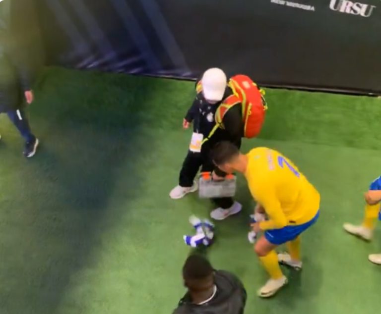 شاهد العجب الذي حدث بين رونالدو وجماهير الهلال بعد نهاية المباراة.