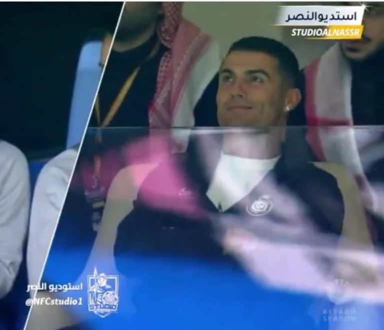 شاهد: اللقطة التاريخية التي حدثت بين رونالدو وميسي وردة فعل عصام الشوالي والجماهير.
