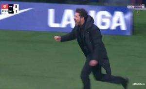 شاهد: هدف فوز اتلتيكو مدريد الغريب والعجيب في الثواني الآخيرة أمام رايو فاليكانو وردة فعل المجنوون سيميوني وتفاعل تاريخي من جماهير الأتلتي.