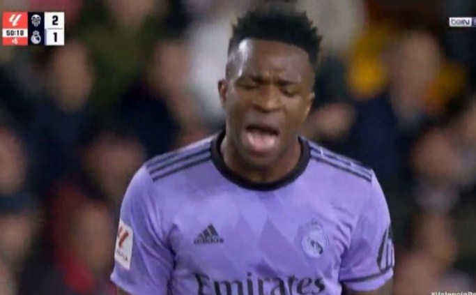 شاهد لقطة عجيبة بين فينسيوس جونيور وجماهير فالنسيا بعد هدف ريال مدريد الاول امام فالنسيا.