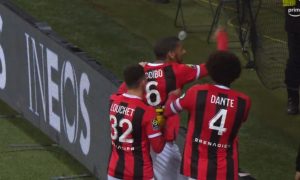 مشهد عجيب حدث بين توديبو لاعب برشلونة السابق وجماهير فريقه نيس بعد خسارتهم امام مونبلييه بالدوري الفرنسي