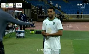 شاهد العجب الذي حدث اثناء خروج رياض محرز في مباراة الاهلي والتعاون اليوم.