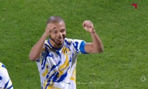 هدف ياسين براهيمي العالمي والغريب امام الدحيل من ركلة حرة عجيبة في دوري نجوم قطر اليوم