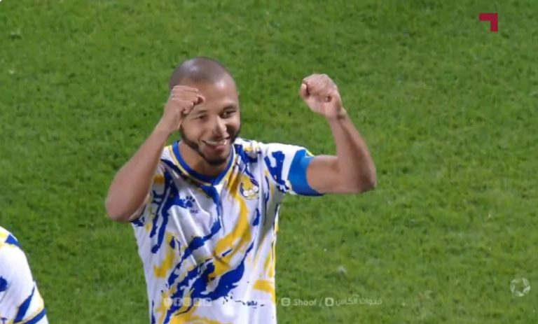 هدف ياسين براهيمي العالمي والغريب امام الدحيل من ركلة حرة عجيبة في دوري نجوم قطر اليوم