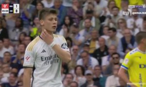 لحظة خروج التركي أردا غولر التاريخية وما فعله جمهور ريال مدريد في مشهد تاريخى اهتز له الملعب بأكمله.