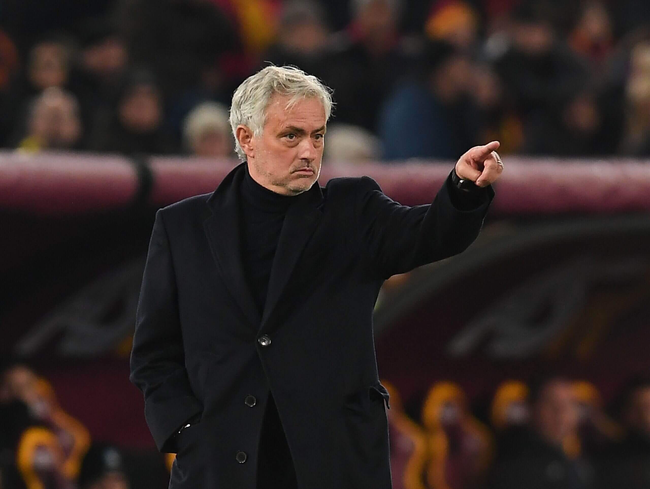 مورينيو يطلب التعاقد مع نجم برشلونة المغضوب عليه من هانزى فليك فى يناير المقبل!