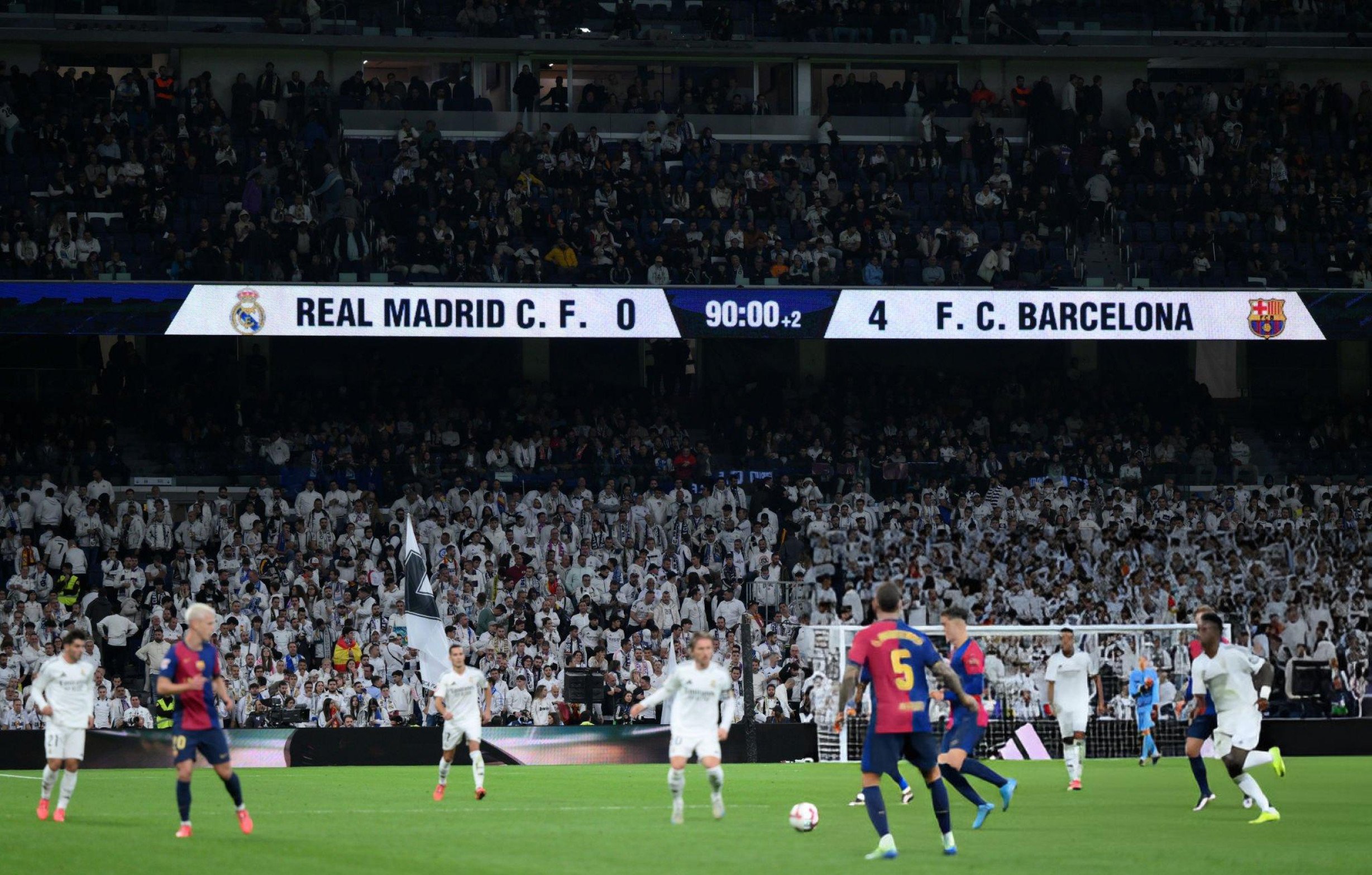 هانزى فليك يفاجىء نجم برشلونة بعد المباراة: لولاه لما تحقق هذا الانتصار ولابورتا يطلب من فليك استمرار هذا الثنائى فى تشكيلة الفريق الأساسية