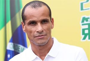 ريفالدو يكشف عن اللاعب الذى يحتاجه برشلونة للفوز بدورى أبطال أوروبا ويحذر فليك من نجم الفريق!