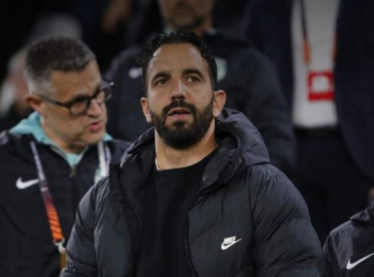 روبن أموريم مدرب مانشستر يونايتد يُفاجئ الجميع بوضع عينه على نجم برشلونة الموهوب