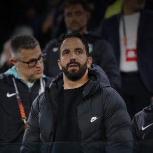 روبين أموريم، مدرب مانشستر يونايتد، يريد التعاقد مع نجم برشلونة الذي لا يُمكن المساس به في تشكيلة هانسي فليك