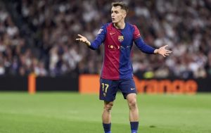 كاسادو وبيدري يتركانه خارج برشلونة واللاعب يثير الفووضى داخل غرفة تبديل الملابس