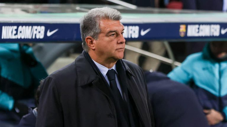 خوان لابورتا يطلب من بيب جوارديولا أكثر من 70 مليون يورو لإتمام صفقة خروج نجم برشلونة فى يناير