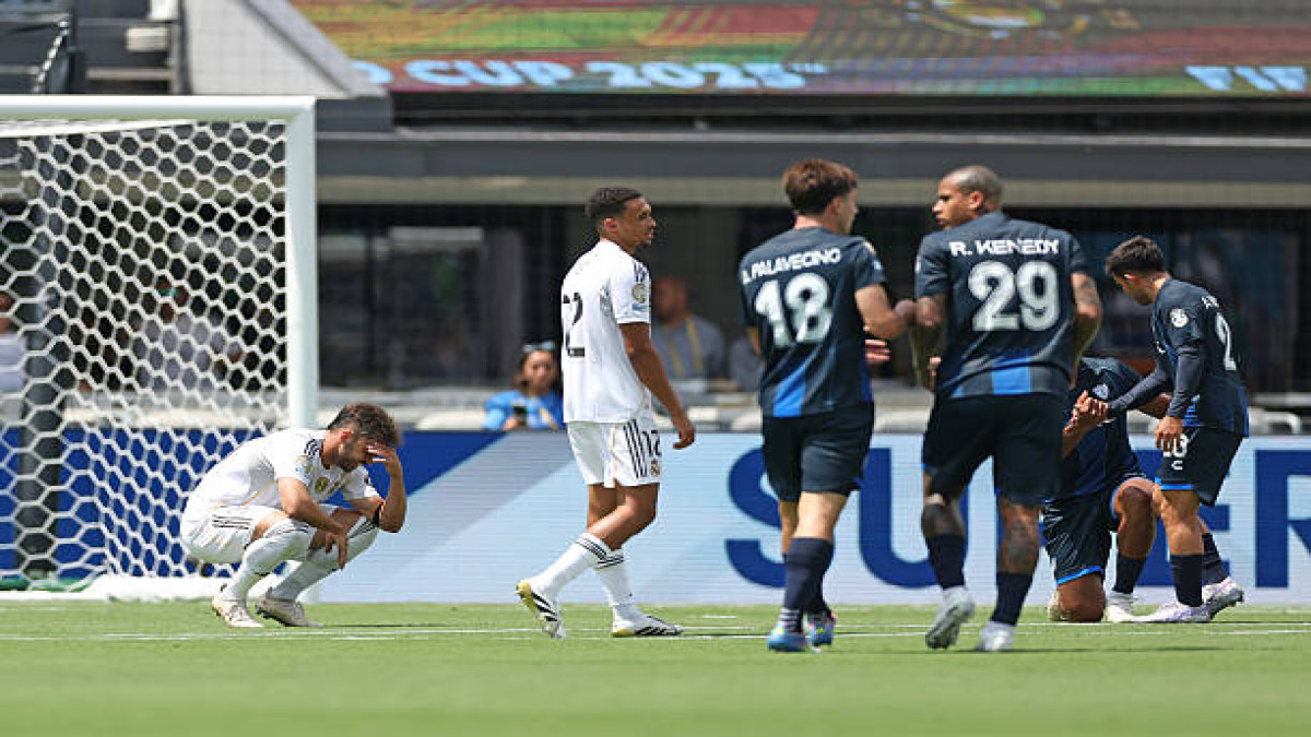 طرد لاعب ريال مدريد مبكرًا أمام باتشوكا يزيد الجدل حول البطاقات الحمراء في مونديال الأندية.. تعرف على كل الحالات