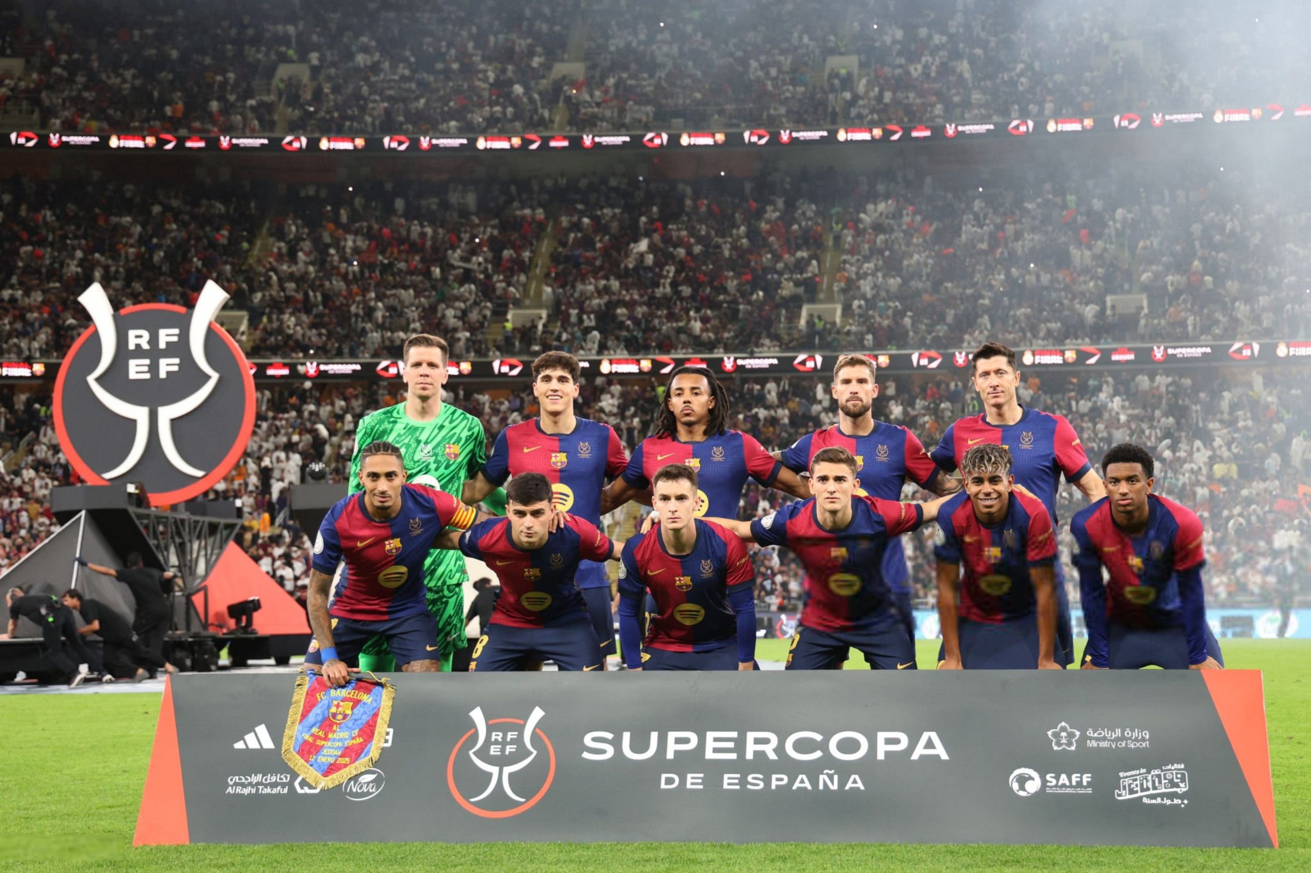هانسي فليك يفاجيء الجميع ويقرر منح نجم برشلونة فرصة أخيرة في مباراة الكأس الليلة أمام ريال بيتيس!