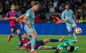 هانسي فليك ينقلب علي ثلاثي برشلونة ويحملهم مسؤولية التعثر أمام أتلتيكو مدريد في كأس ملك إسبانيا!