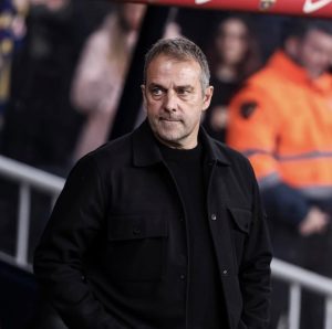 هانسي فليك يصددم ثلاثة لاعبين داخل برشلونة بعد مباراة أتلتيكو مدريد، ويطلب منهم البحث عن فريق آخر