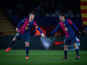 فرينكي دي يونغ يطالب باستبعاد هذا اللاعب من التشكيلة الأساسية ويصددم الجميع: لا يمكنني اللعب معه في برشلونة بعد الآن!