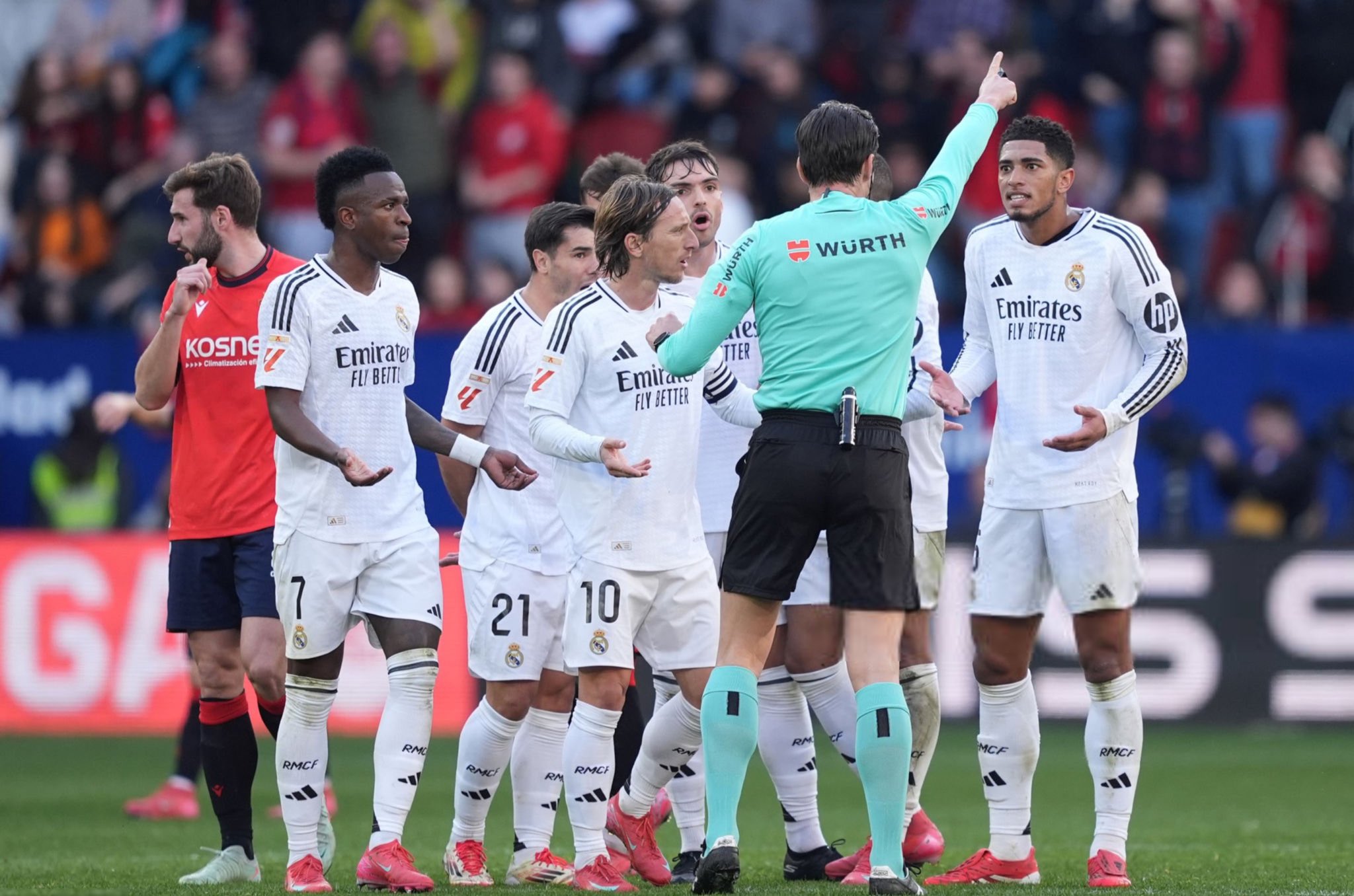 مودريتش ومبابي يطالبان بيريز باتخاذ قرار مثير وغير متوقع سيزلززل الليغا والاتحاد الإسباني ويقلب الأمور رأسًا علي عقب