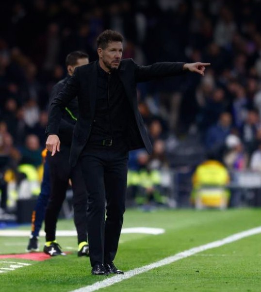 دييغو سيميوني يضع نجم برشلونة الموهوب على رأس أولوياته في الميركاتو المقبل