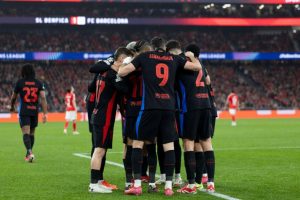 نجم برشلونة يصددم الجميع ويفاجىء هانسي فليك، ويرفض الانضمام لمنتخب بلاده في التوقف الدولي المقبل