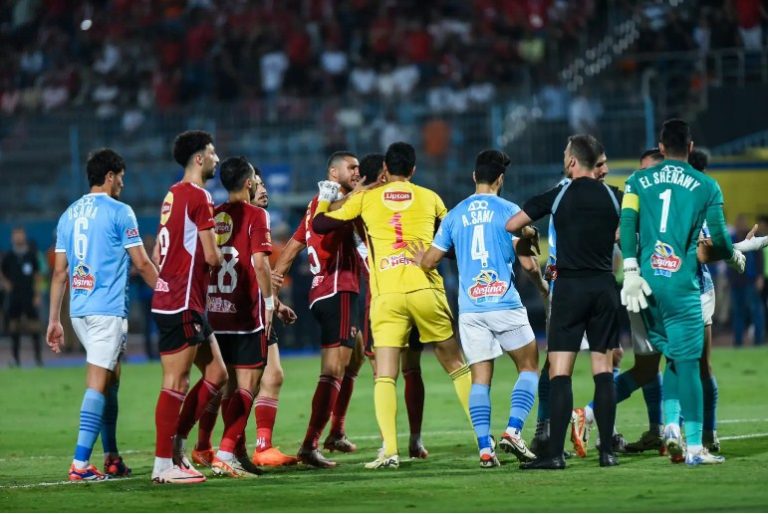 بند مثير يهدد مسيرة الأهلي في دوري أبطال أفريقيا وبيراميدز يواصل مضايقة الأهلي ويرصد التعاقد مع صفقة الموسم وميدو يتفاوض مع موهوب القلعة الحمراء!