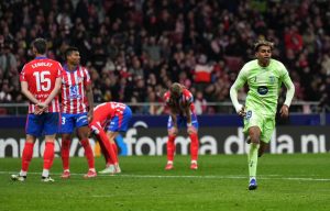 نجم برشلونة المذهل يطلب اللعب أساسيًا ضد أتلتيكو مدريد الليلة، وهانسي فليك تلقى الرسالة بالفعل وقرر الاستسلام أمام رغبة اللاعب!