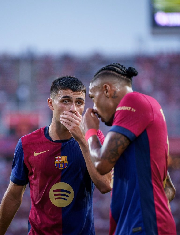 بيدري ورافينيا، بعد أن ضاقوا ذرعًا من الأداء المتواضع لنجم برشلونة الكارثي، يطلبان من هانسي فليك التعاقد مع هذا النجم العالمي على وجه السرعة