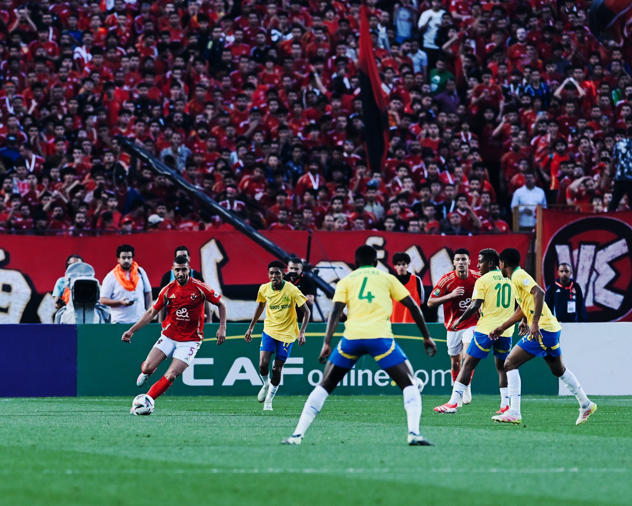 الأهلي يقترب من التعاقد مع هذا المدرب خلفًا لكولر وبيراميدز يستفز الأهلي بعد الخروج الأفريقي و3 لاعبين خارج الأهلي بعد صددمة صن داونز!