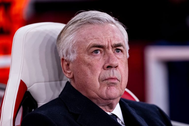 نجم ريال مدريد يتحدى أنشيلوتي علنًا ويرفض تنفيذ تعليماته أمام آرسنال!