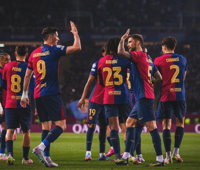 بعد الأداء الكارثي أمام بوروسيا دورتموند… عدد كبير من لاعبي برشلونة يطالبون المدرب هانسي فليك بشكل مباشر بإبعاد أحد زملائهم عن التشكيلة الأساسية خلال المرحلة القادمة وليفاندوفسكي يدافع بقوة عن اللاعب!