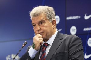 استبعاد جيوكيريس تمامًا من حسابات برشلونة.. ولابورتا يتحرك لضم "السفااح الجديد" في خط الهجوم