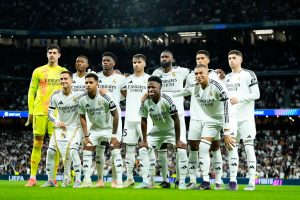 انقلاب جماعي داخل ريال مدريد بعد الخروج من دوري أبطال أوروبا، لاعبي الفريق الملكي يشيرون بأصابع الاتهام إلي شخص واحد هو السبب في ذلك الإخفاق!