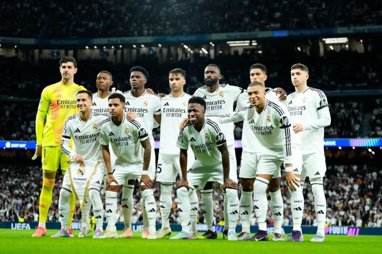 انقلاب جماعي داخل ريال مدريد بعد الخروج من دوري أبطال أوروبا، لاعبي الفريق الملكي يشيرون بأصابع الاتهام إلي شخص واحد هو السبب في ذلك الإخفاق!