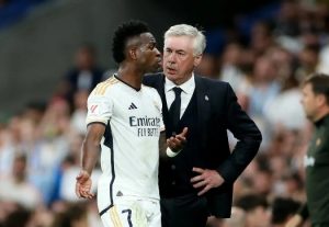 قبل مباراة أرسنال في دوري الأبطال... أنشيلوتي يعاقب فينيسيوس بهذا القرار النااري ويخبر اللاعب بذلك بشكل مباشر