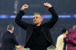 لويس إنريكي يراقب عن بُعد... وبمجرد تتويج برشلونة بالليغا طلب من باريس التحرك فورًا لخطف نجم كبير من الكامب نو!