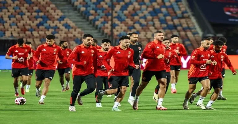 الأهلي على صفيح ساخن.. ثلاثي يطلب الرحيل وشرط مالي يُربك الإدارة و”ابن النادي” يدخل الصورة!