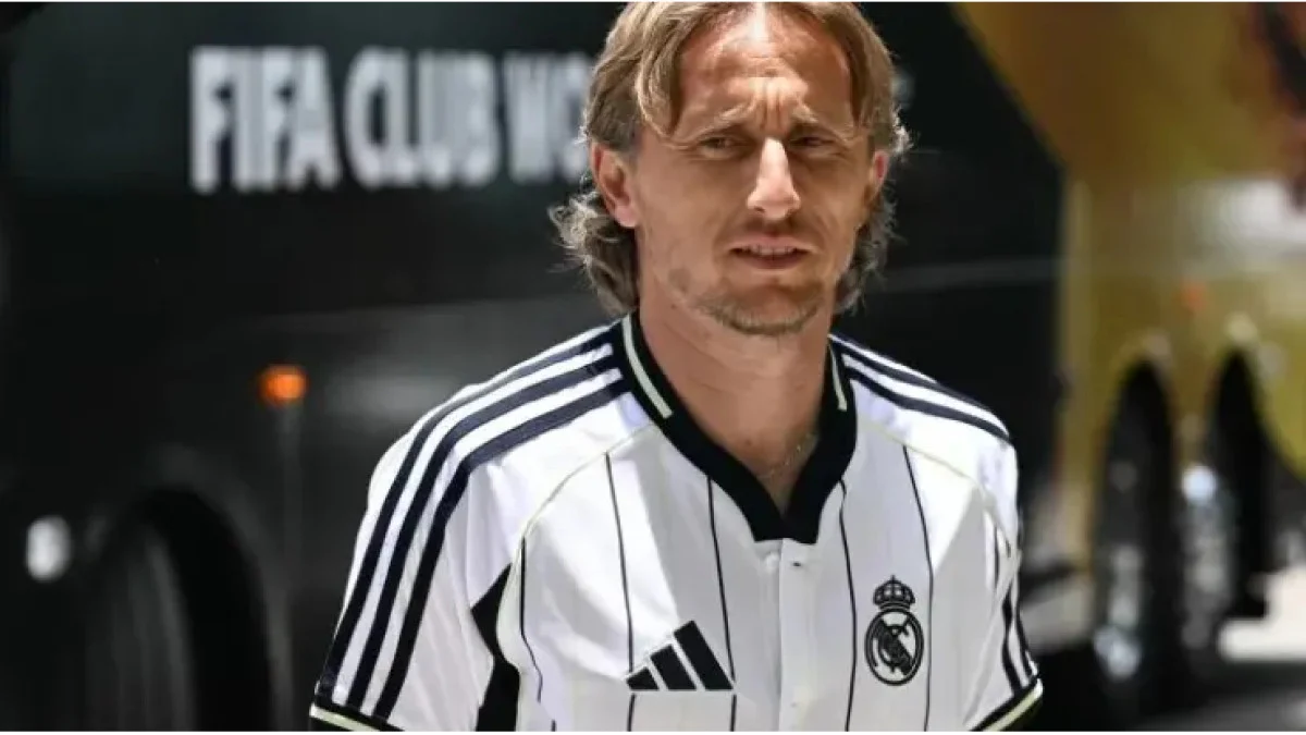 تدخل غير متوقع في الدقيقة 90 يربك ريال مدريد… ومودريتش يكشف المستور بعد التعادل الصادم أمام الهلال!