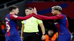 من يرحل عن برشلونة في صيف 2025؟ صراع ناري بين كريستنسن وأراوخو وقرارات مفاجئة من هانز فليك تهدد أسماء كبرى بالاستبعاد