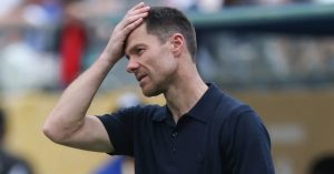 نجم خط الوسط على أعتاب الرحيل.. ريال مدريد يواجه معضلة قبل إغلاق السوق