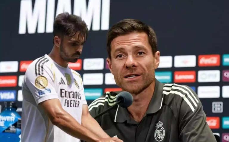 قرار مفاجىء من تشابي ألونسو يحسم مستقبل مدافع ريال مدريد الشاب راؤول أسينسيو!