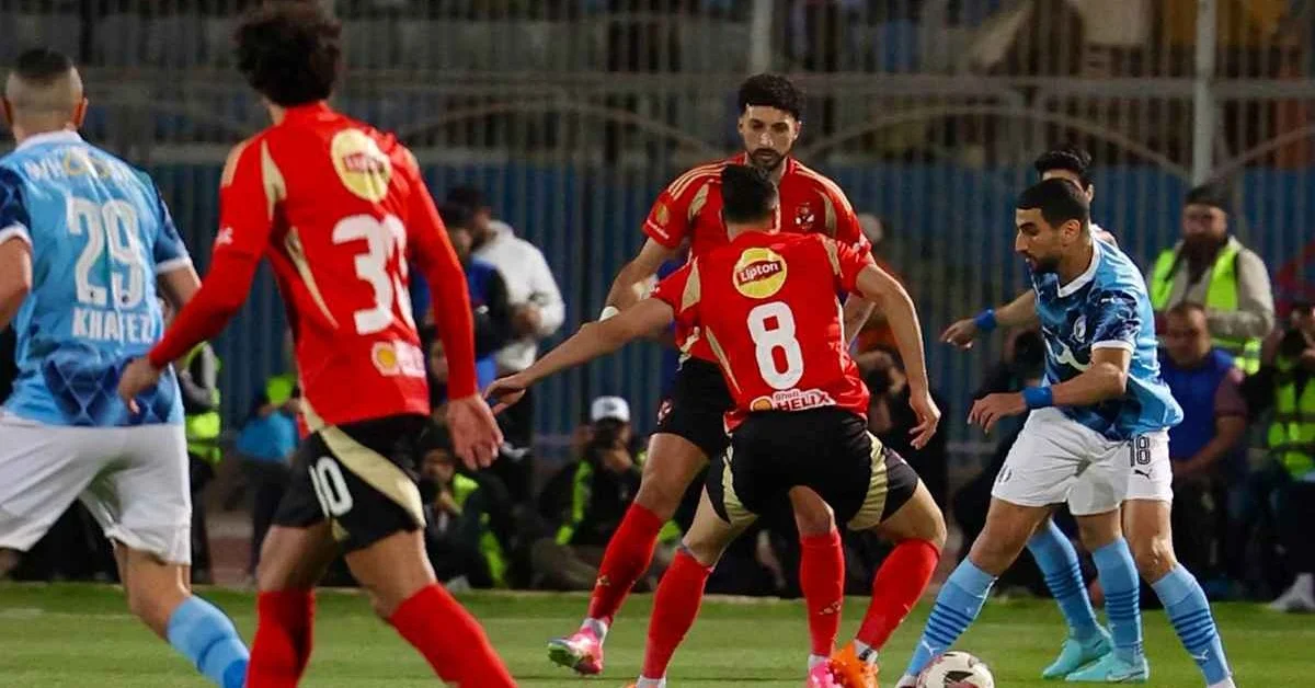 أزمات الأهلي تتصاعد: استبعاد بيراميدز من المنافسة الإفريقية، نهاية صفقة الـ5 ملايين دولار، وخالد العندور يصعق نجم الأهلي بعد رحيله