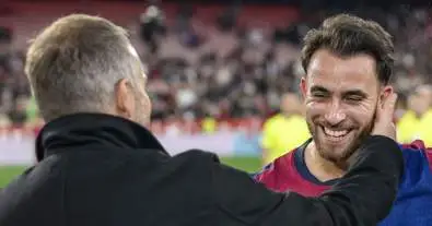 برشلونة يُحدث زلزالًا دفاعيًا: فليك يستبعد نجمًا بارزًا ويُعيد إريك غارسيا أساسياً!