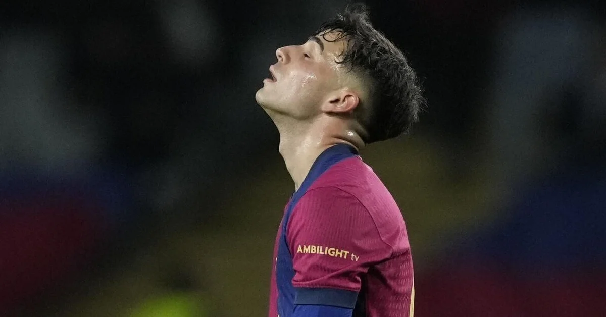 رحيل مؤلم في برشلونة.. أحد أقرب أصدقاء بيدري يغادر النادي بعد تجاهل قاسٍ من فليك!